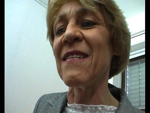 Oma zoekt en vind seks dates op het net