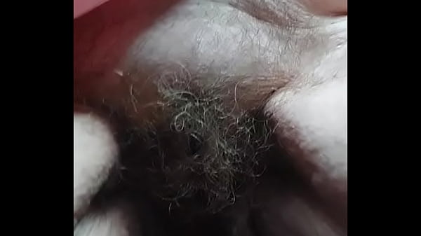Oma met harige kut plast