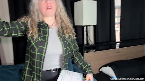 Squirting GILF Muffy Slayer Anal